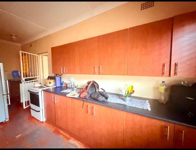 3 BEDROOM HOUSE FOR SALE IN VANDERBIJLPARK CE 2